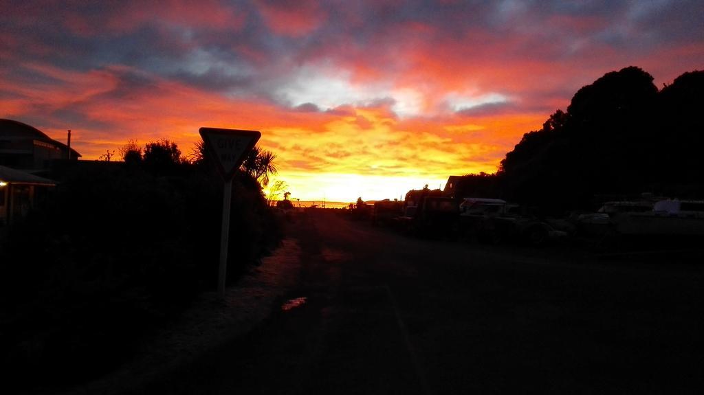 Hostel Stewart Island Backpackers Half-moon Bay Exterior foto