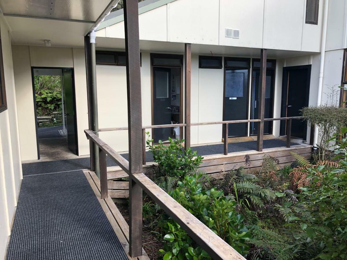 Hostel Stewart Island Backpackers Half-moon Bay Exterior foto