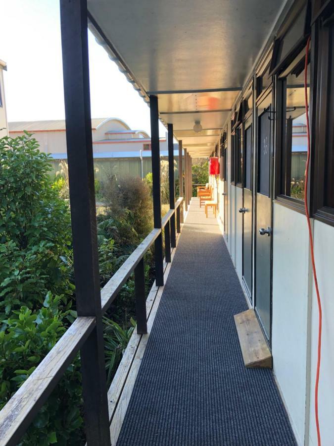 Hostel Stewart Island Backpackers Half-moon Bay Exterior foto
