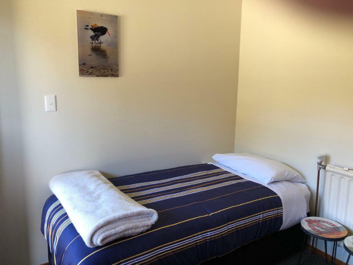 Hostel Stewart Island Backpackers Half-moon Bay Exterior foto