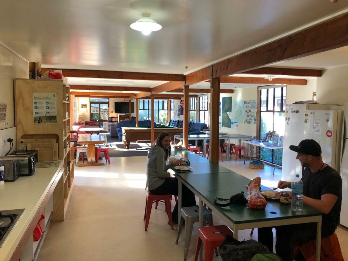 Hostel Stewart Island Backpackers Half-moon Bay Exterior foto